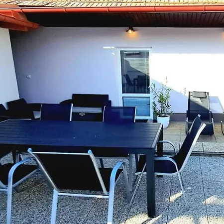 بيت ضيافة Na Jezerkach *